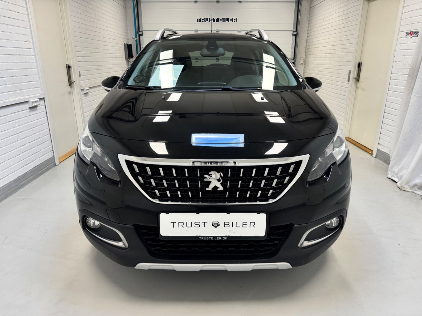 Sort Peugeot 2008 fra 2017