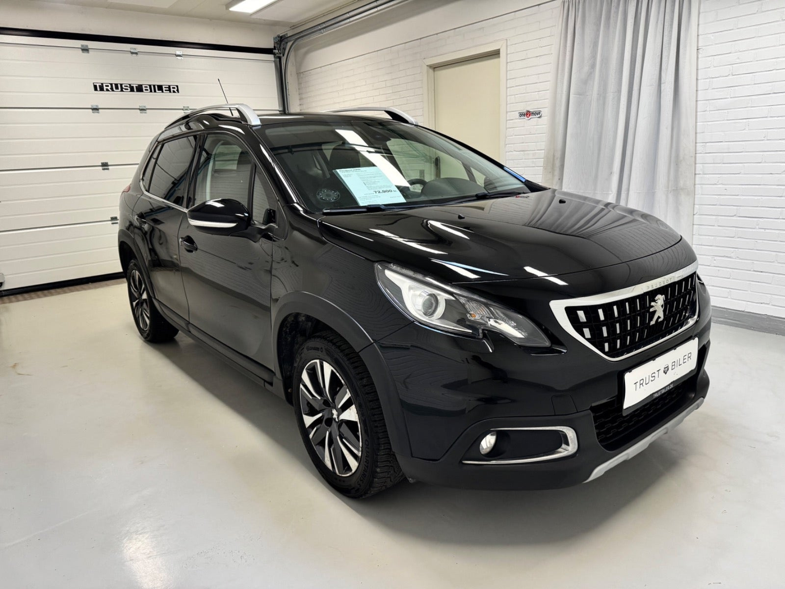 Sort Peugeot 2008 fra 2017