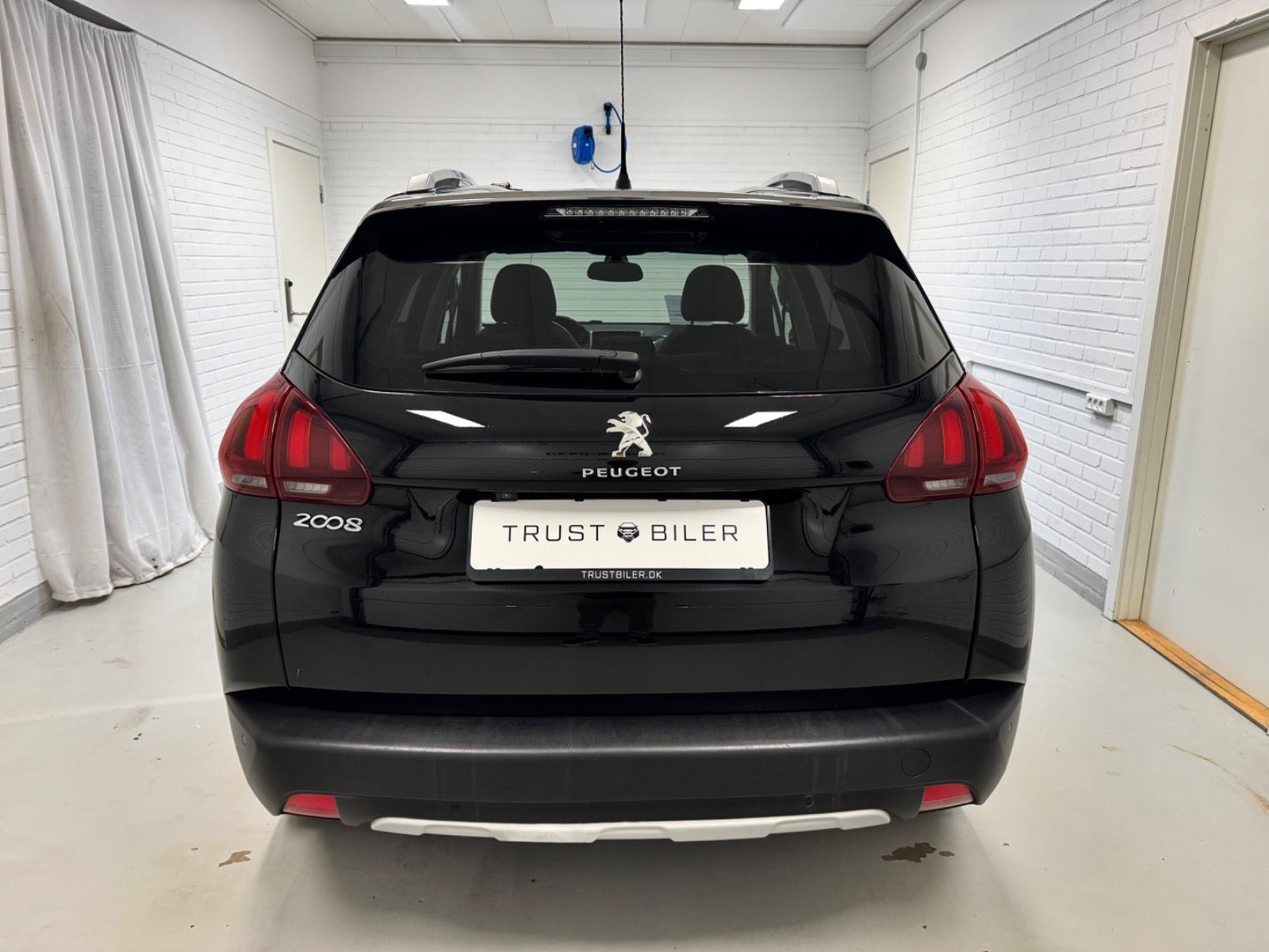Sort Peugeot 2008 fra 2017