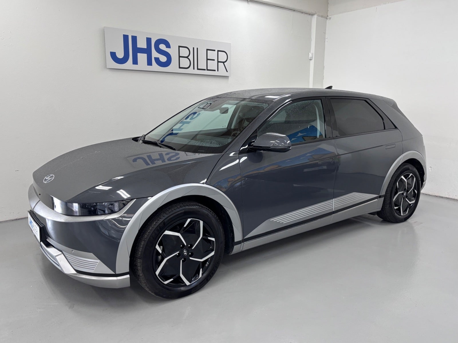 Grå Hyundai Ioniq 5 fra 2024