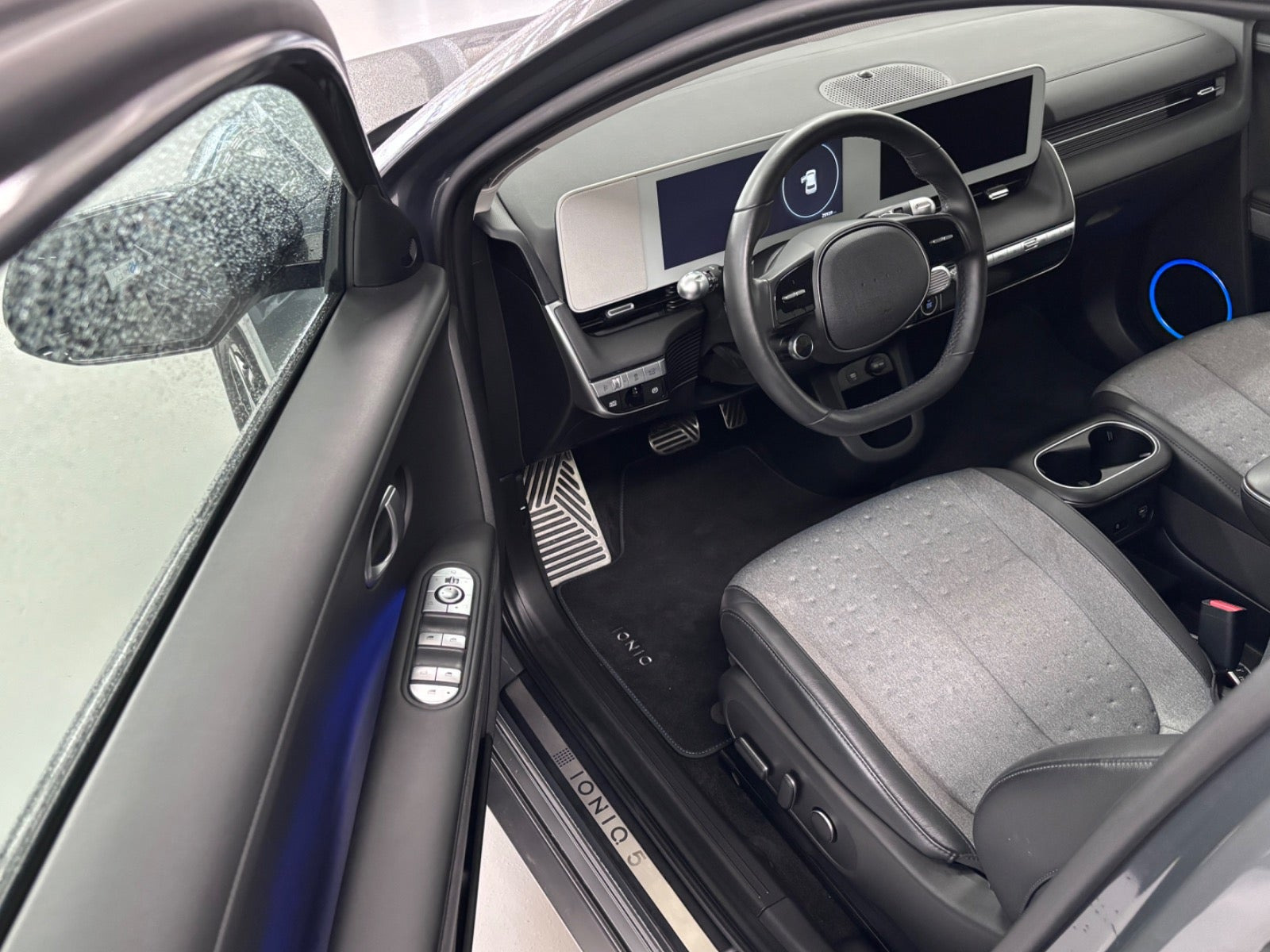 Grå Hyundai Ioniq 5 fra 2024