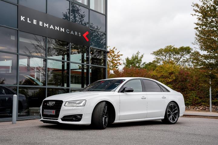 Gul Audi S8 fra 2016