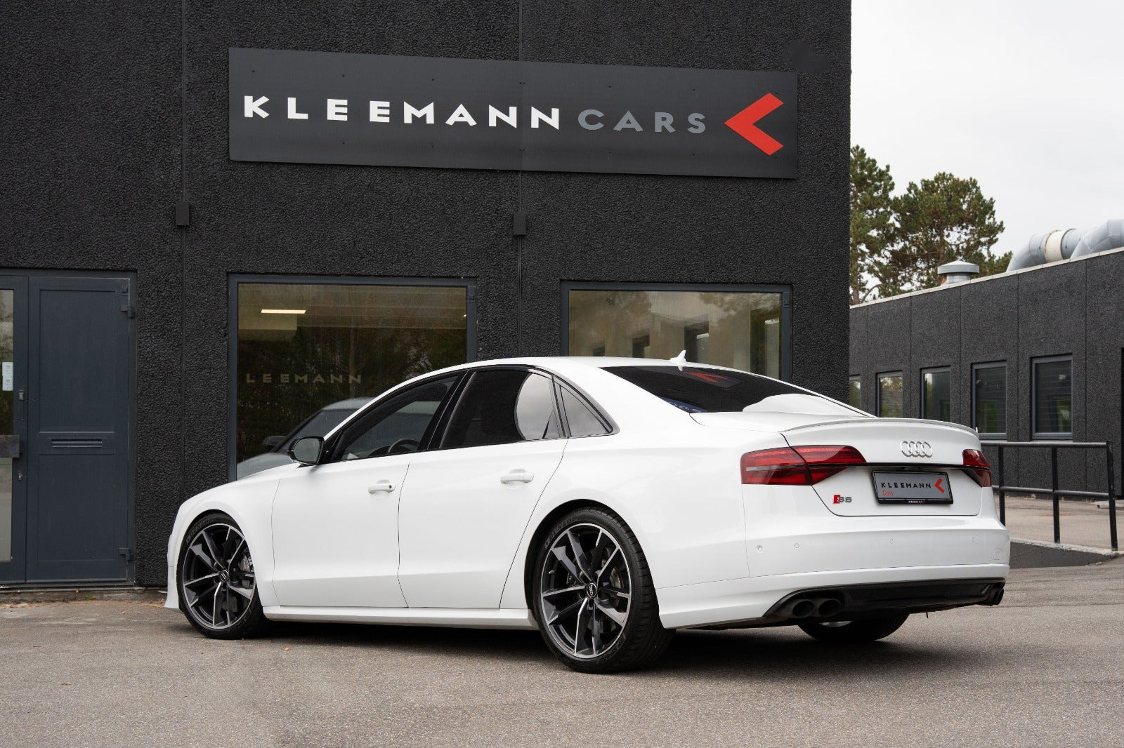Gul Audi S8 fra 2016