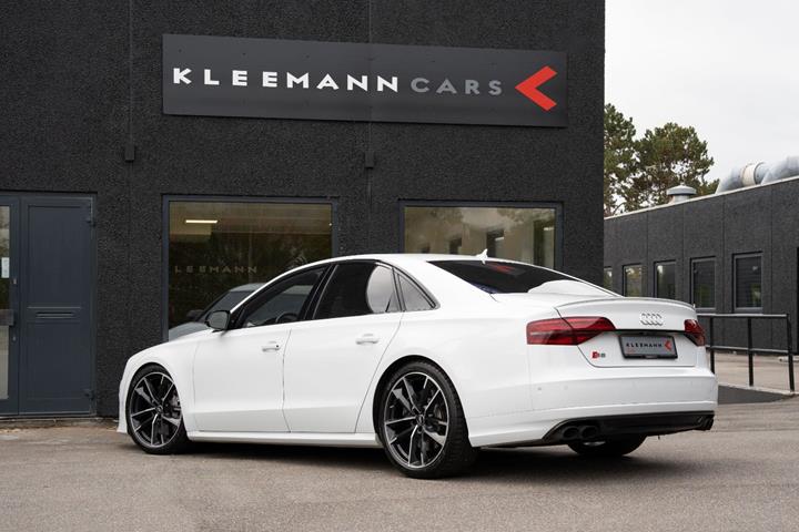 Gul Audi S8 fra 2016
