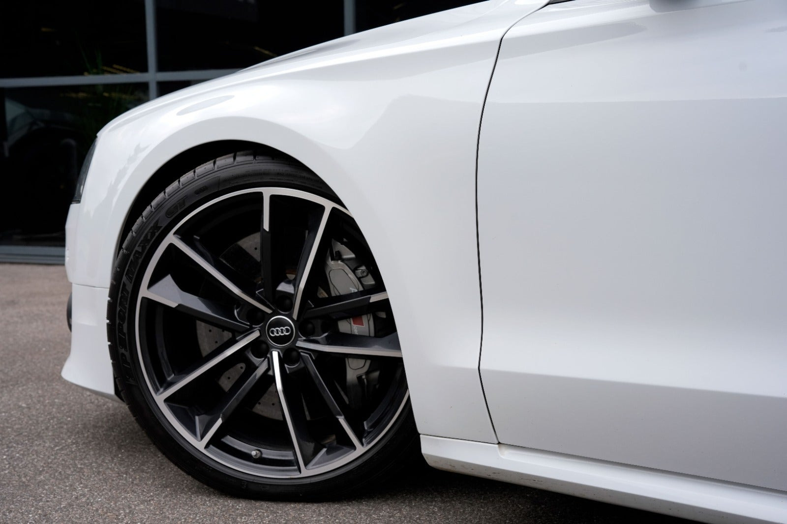 Gul Audi S8 fra 2016