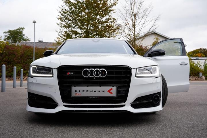 Gul Audi S8 fra 2016
