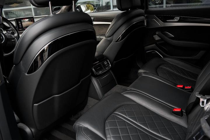 Gul Audi S8 fra 2016