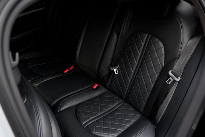 Gul Audi S8 fra 2016