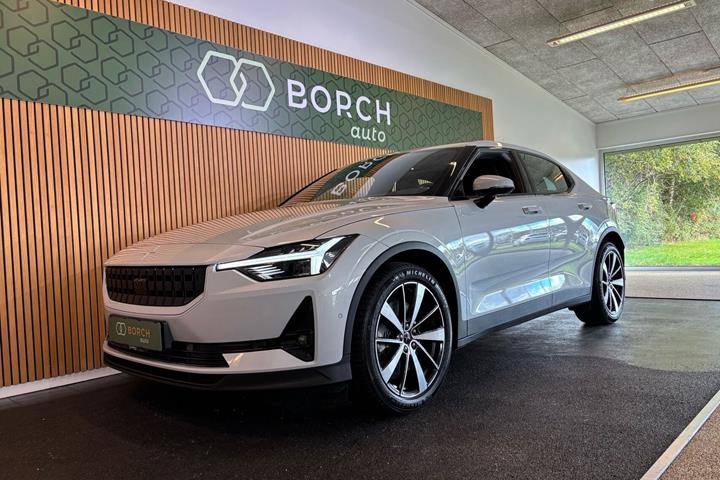 Grå Polestar 2 fra 2022 set udefra