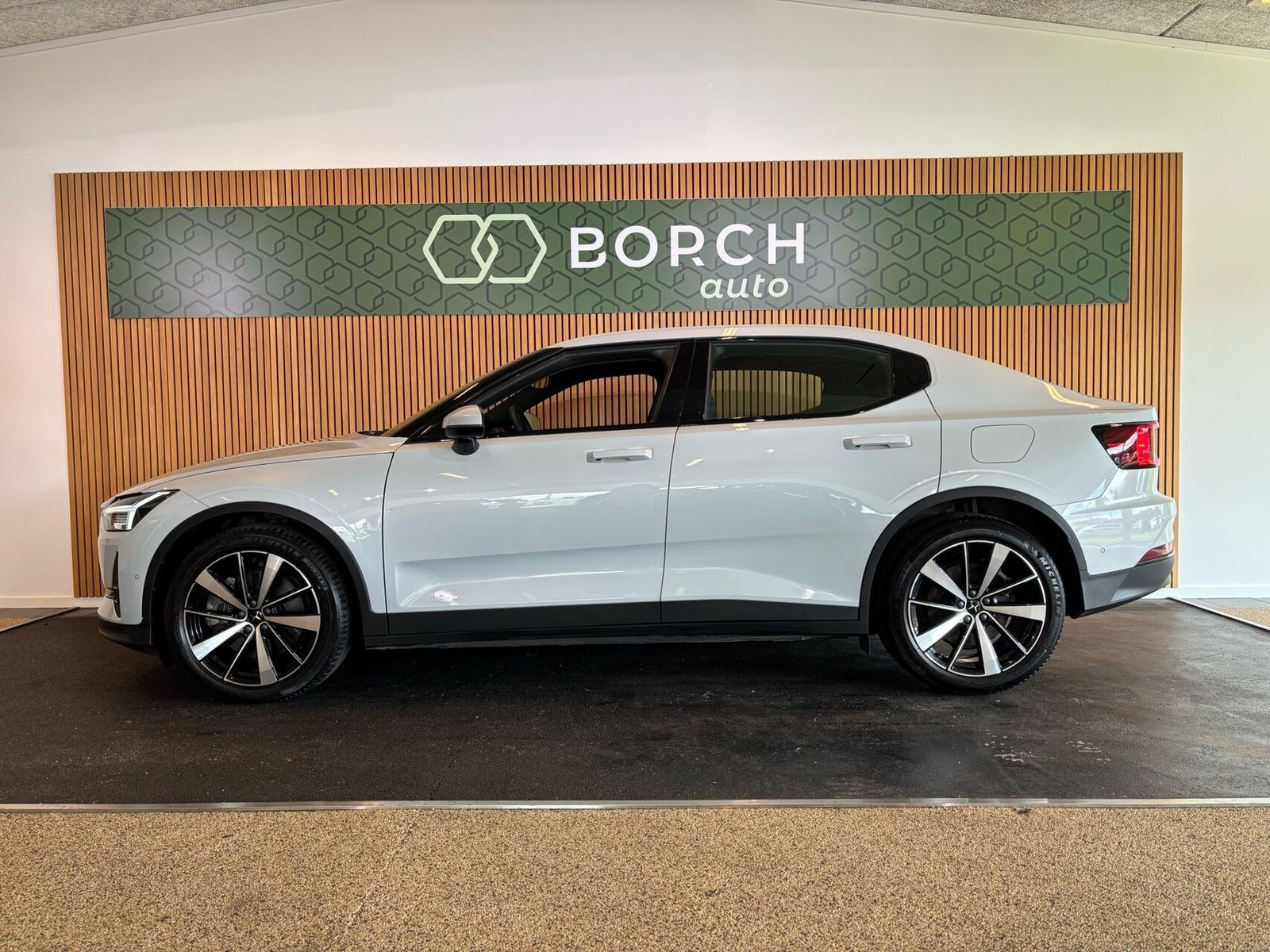 Grå Polestar 2 fra 2022