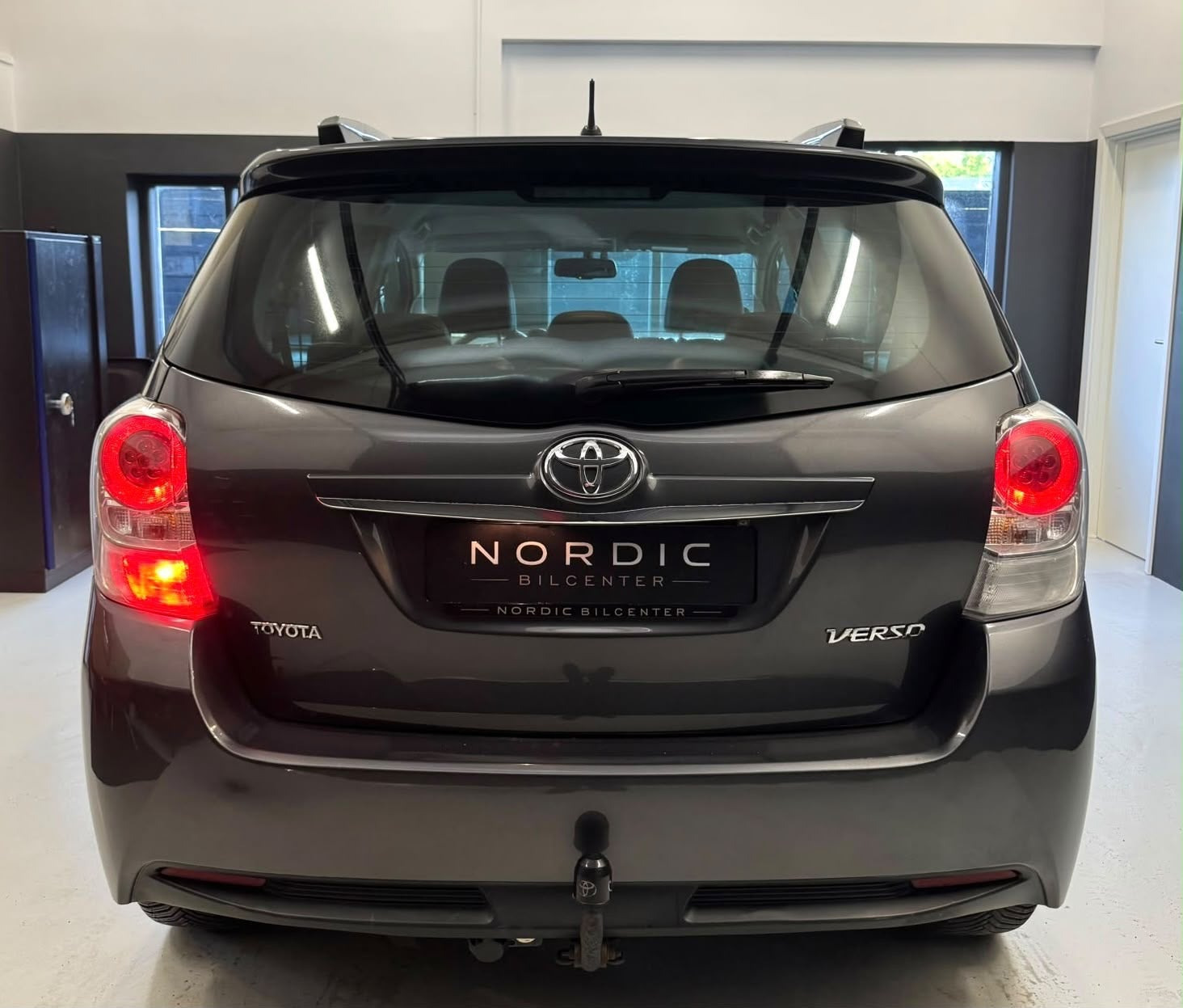 Grå Toyota Verso fra 2015