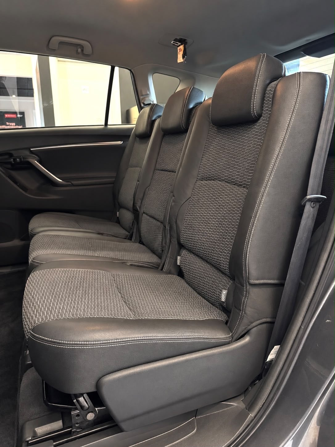 Grå Toyota Verso fra 2015