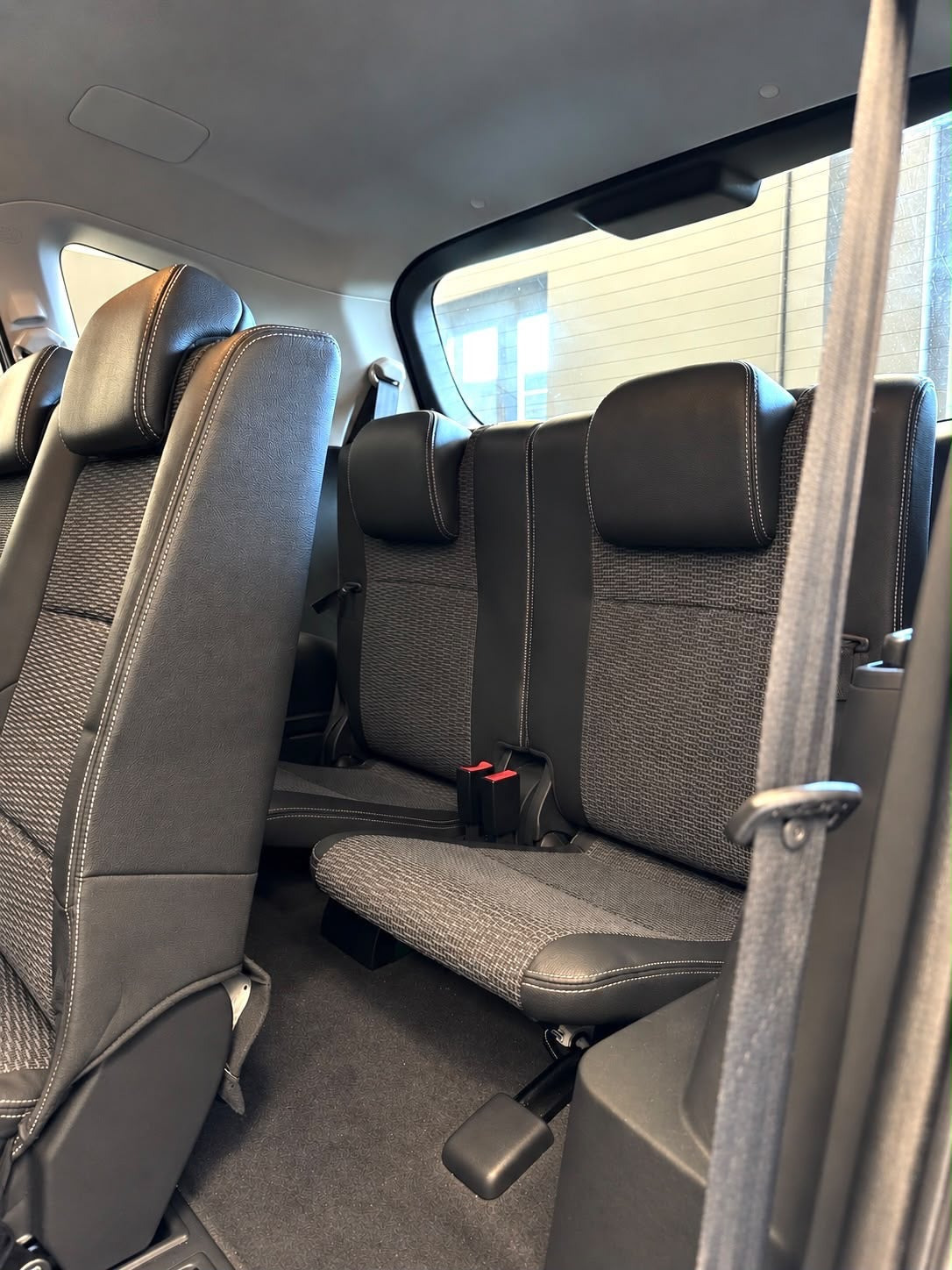 Grå Toyota Verso fra 2015