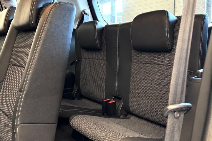 Grå Toyota Verso fra 2015