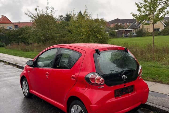 Grøn Toyota Aygo fra 2012