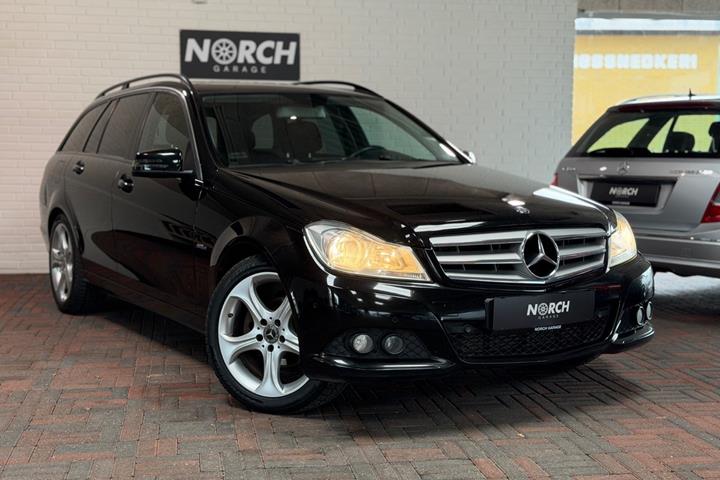 Sort Mercedes C200 fra 2012 set udefra