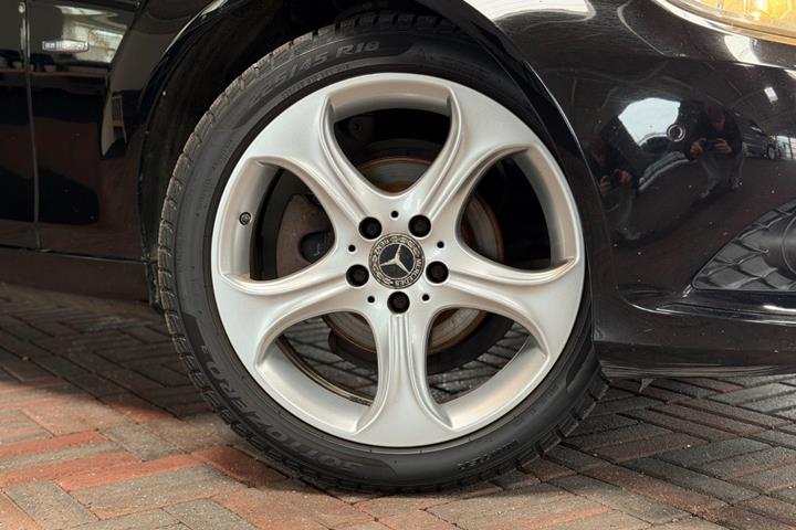 Sort Mercedes C200 fra 2012