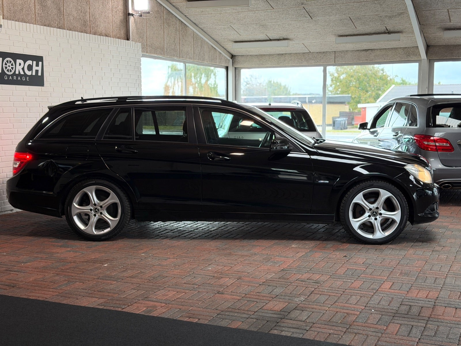 Sort Mercedes C200 fra 2012