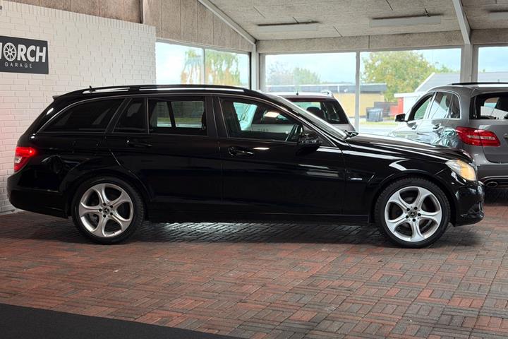 Sort Mercedes C200 fra 2012
