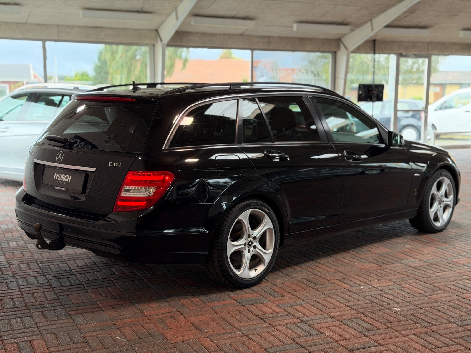Sort Mercedes C200 fra 2012