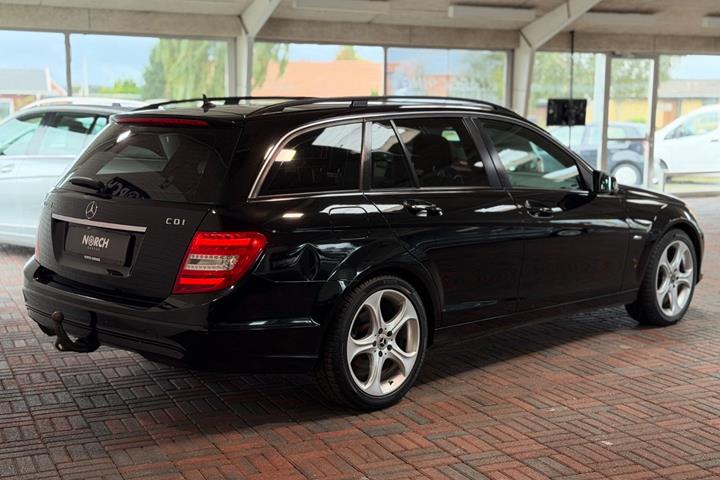 Sort Mercedes C200 fra 2012