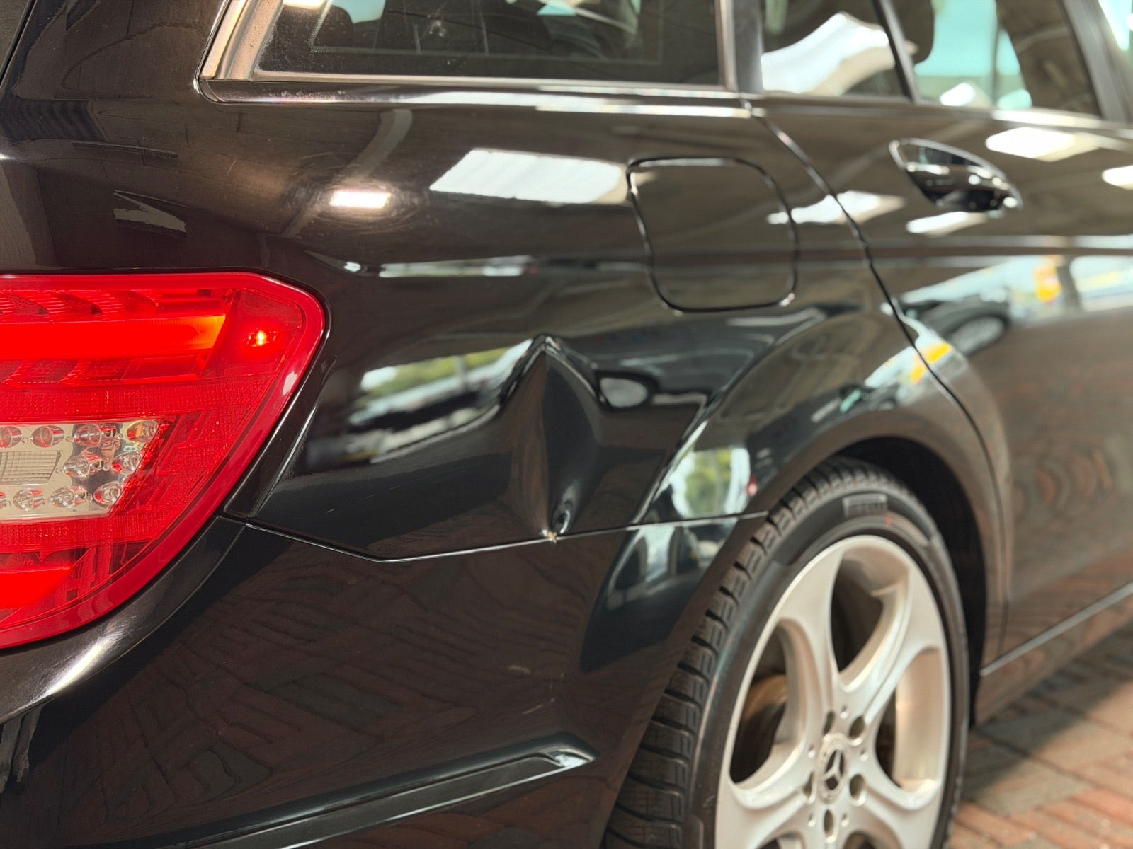 Sort Mercedes C200 fra 2012