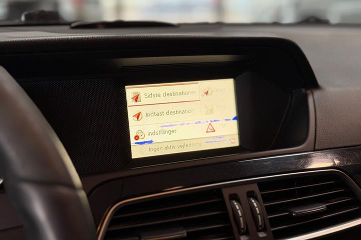 Sort Mercedes C200 fra 2012