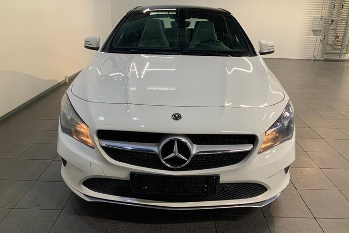 Grå Mercedes CLA200 fra 2017