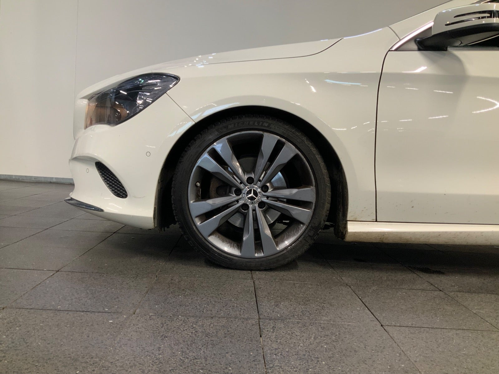 Grå Mercedes CLA200 fra 2017