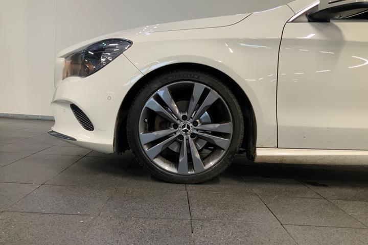 Grå Mercedes CLA200 fra 2017
