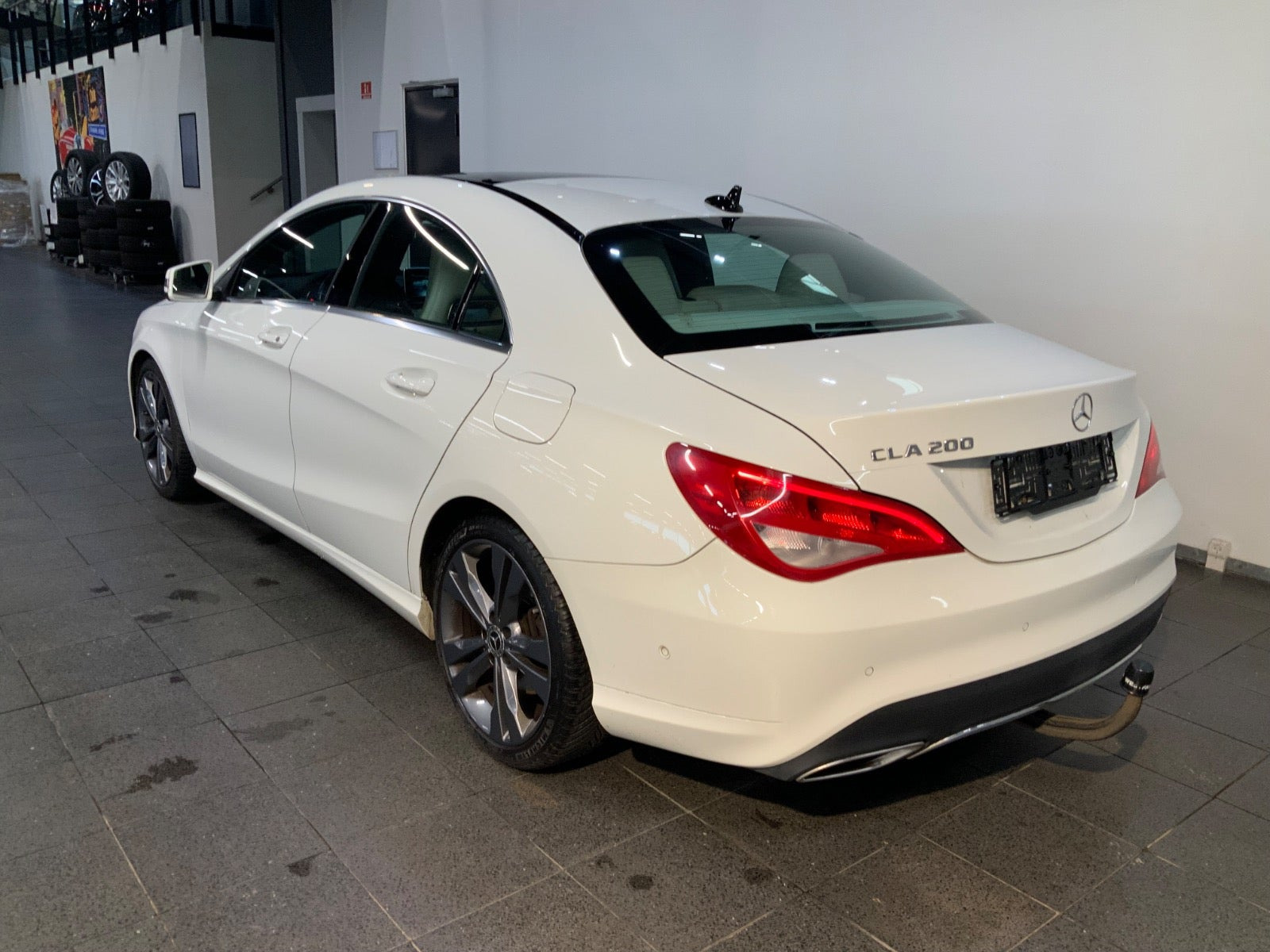 Grå Mercedes CLA200 fra 2017