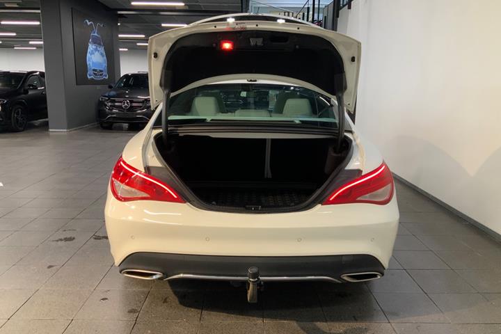 Grå Mercedes CLA200 fra 2017