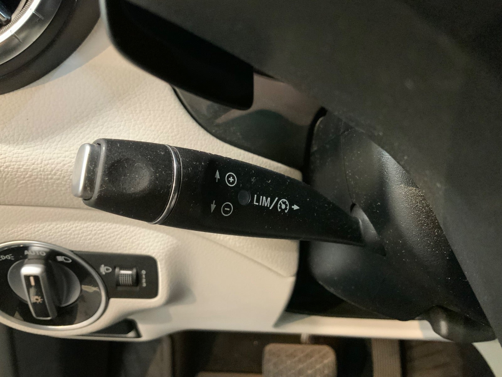 Grå Mercedes CLA200 fra 2017