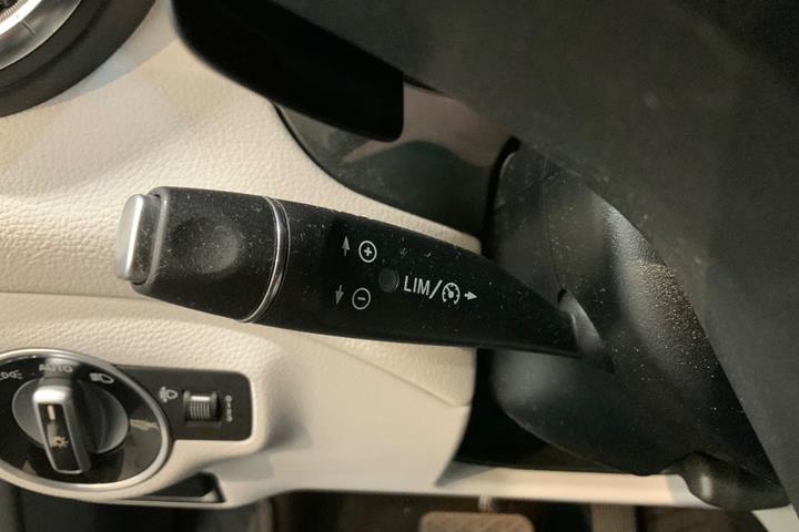 Grå Mercedes CLA200 fra 2017