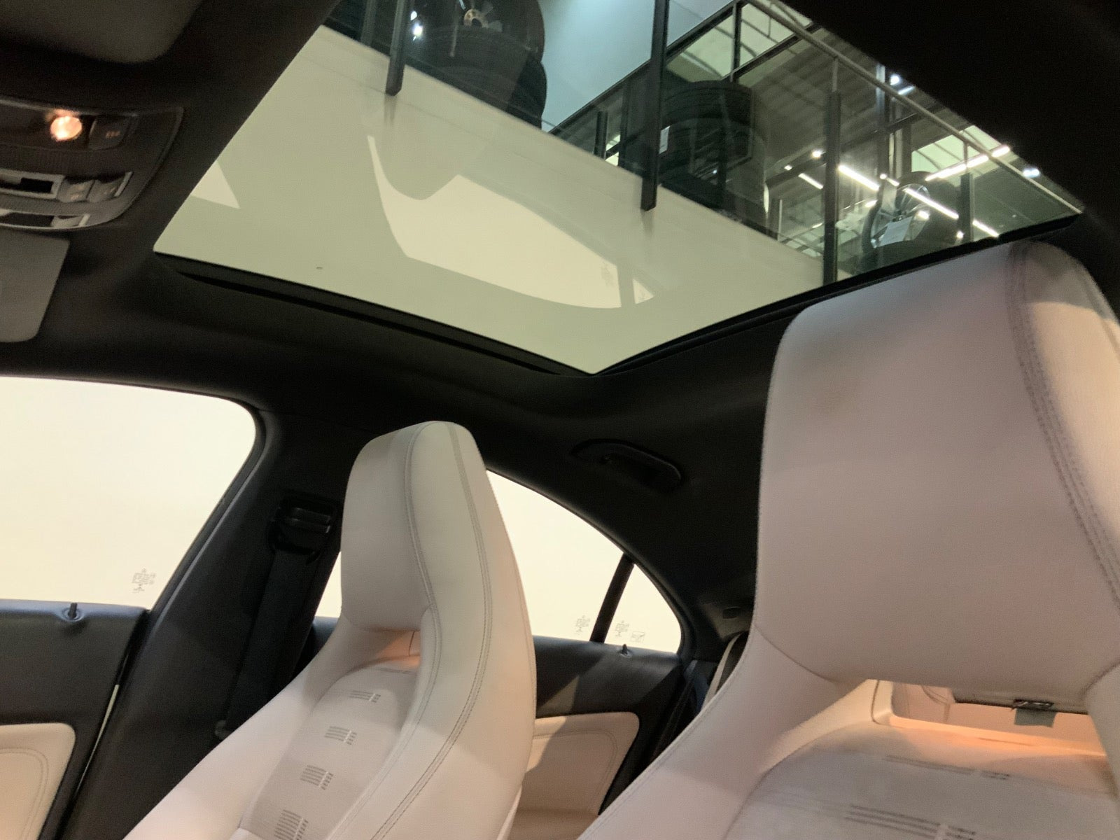 Grå Mercedes CLA200 fra 2017