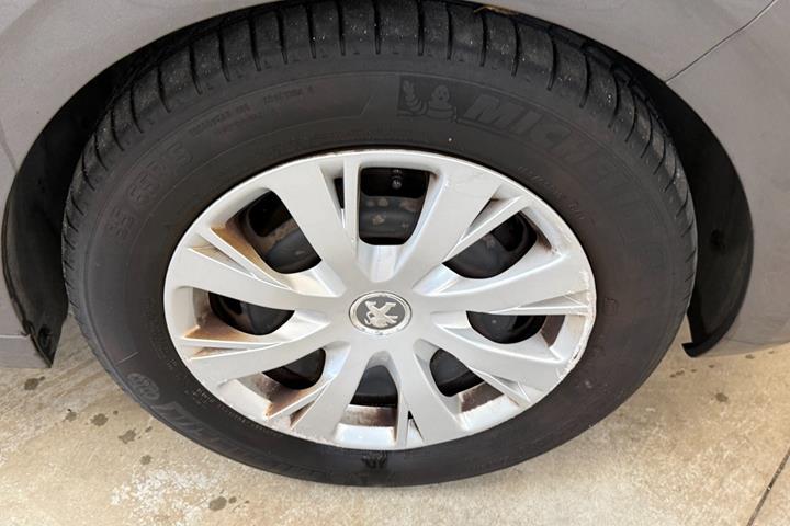 Sort Peugeot 208 fra 2018