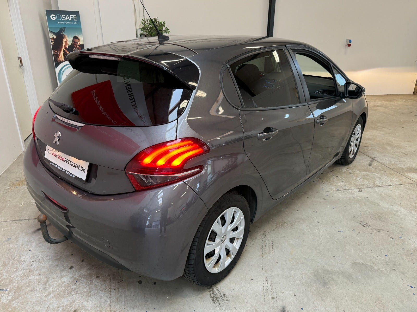 Sort Peugeot 208 fra 2018