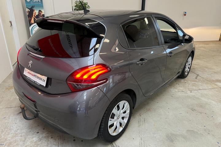 Sort Peugeot 208 fra 2018
