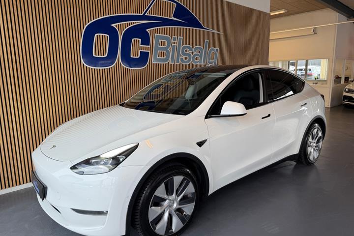 Hvid Tesla Model Y fra 2022