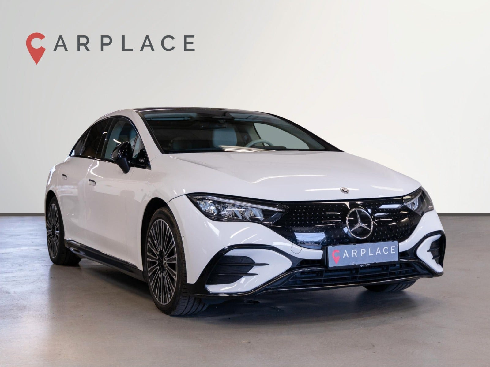 Hvid Mercedes EQE300 fra 2023