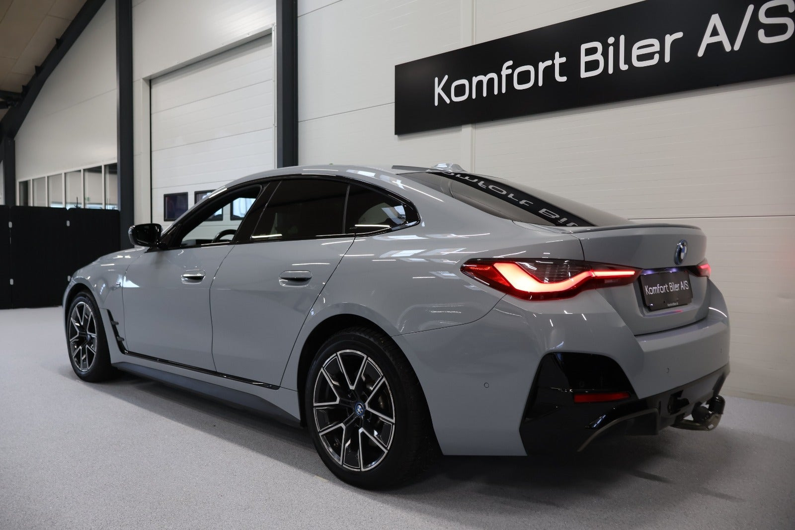 Grå BMW i4 fra 2023