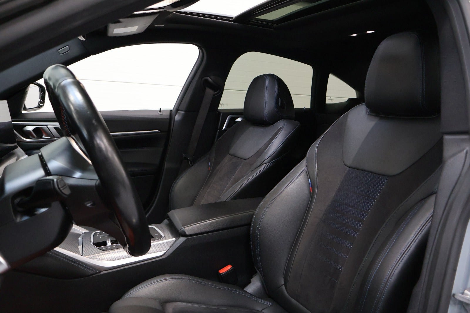 Grå BMW i4 fra 2023
