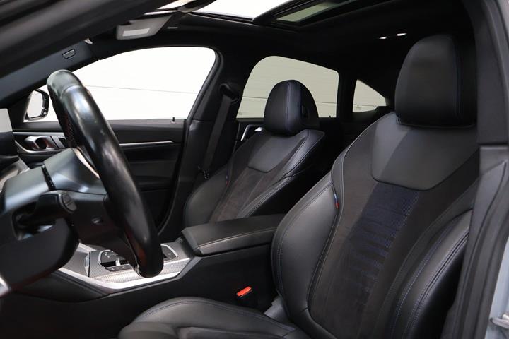 Grå BMW i4 fra 2023