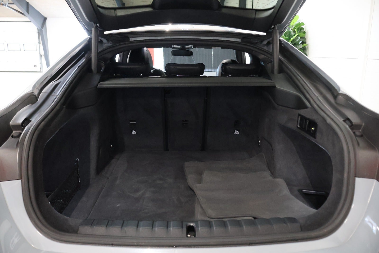 Grå BMW i4 fra 2023
