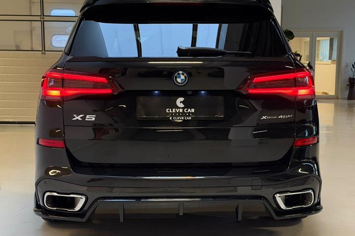 Sort BMW X5 fra 2023