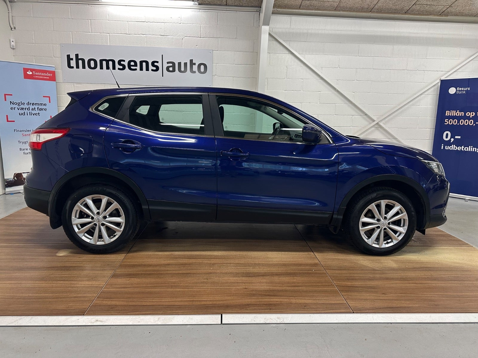 Blå Nissan Qashqai fra 2017