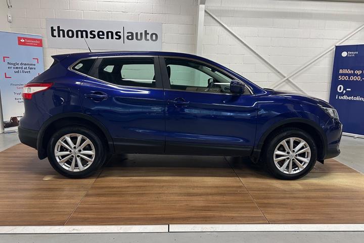Blå Nissan Qashqai fra 2017