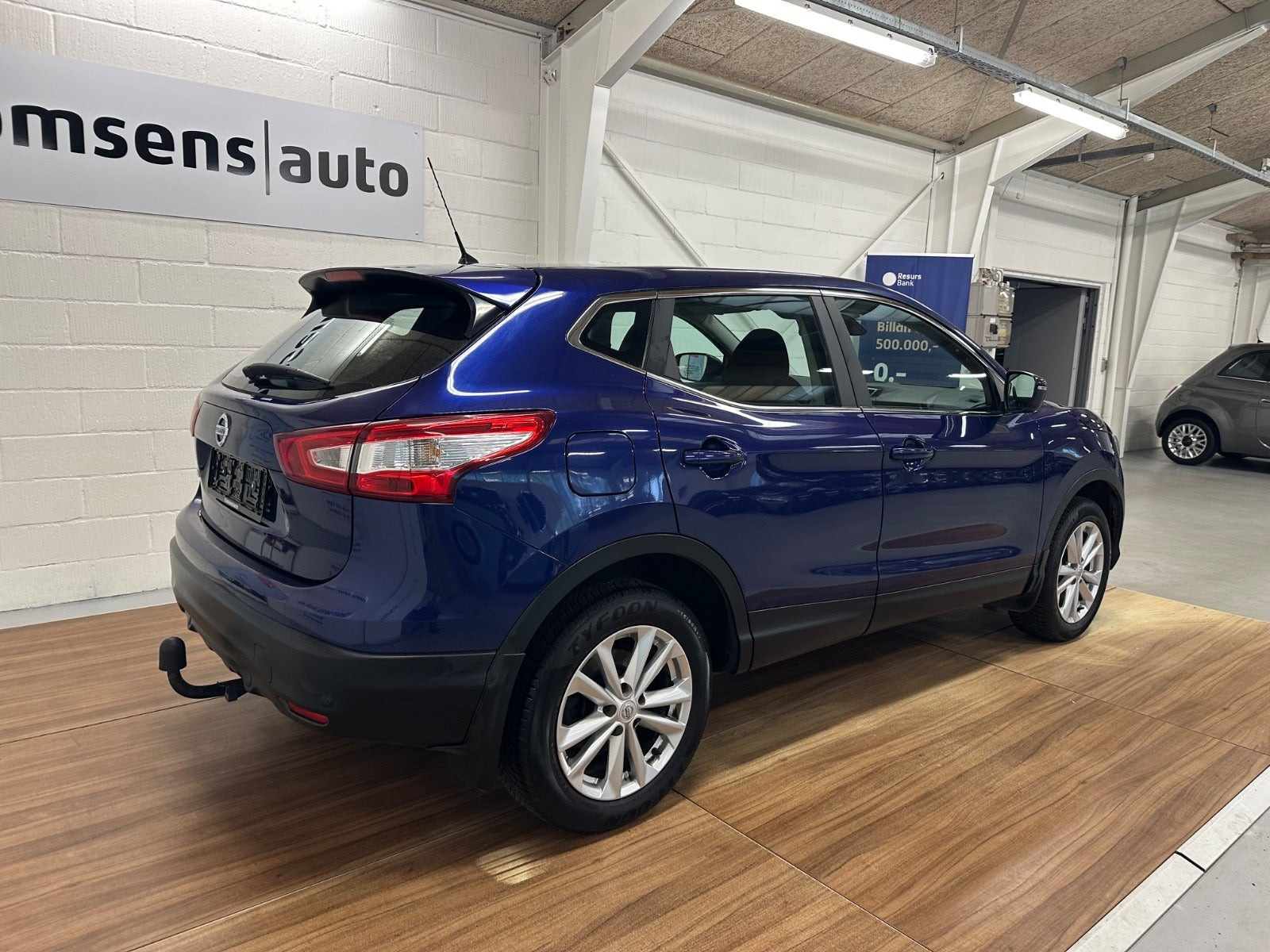 Blå Nissan Qashqai fra 2017
