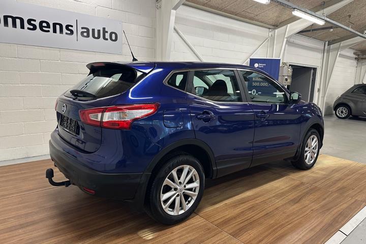 Blå Nissan Qashqai fra 2017