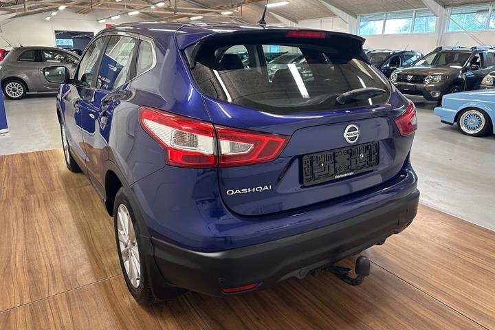 Blå Nissan Qashqai fra 2017